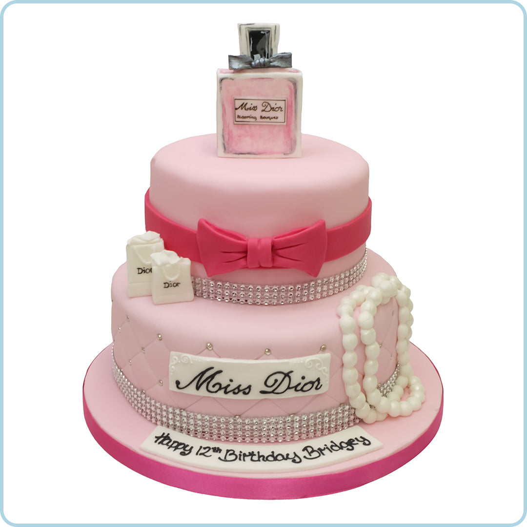 Gold black and white cake | White cake, Cake, Birthday invitations girl